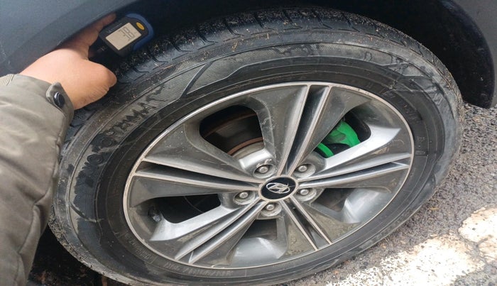 2017 Hyundai Creta SX (O) 1.6 DIESEL, Diesel, Manual, 94,586 km, tyre