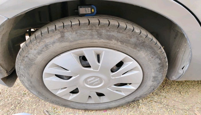 2014 Maruti Swift Dzire VXI, Petrol, Manual, 1,00,819 km, tyre