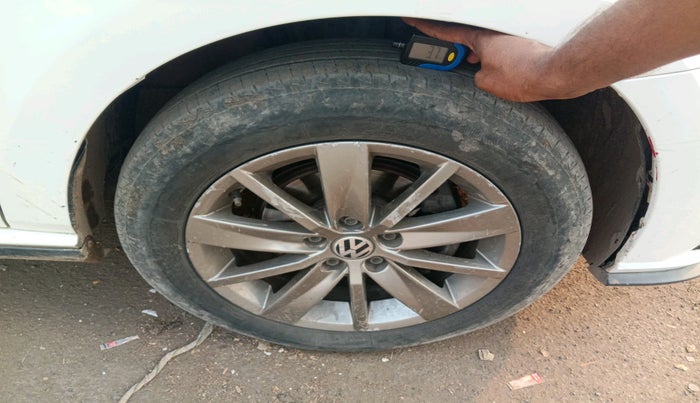 2015 Volkswagen Polo HIGHLINE1.2L, Petrol, Manual, 79,342 km, tyre