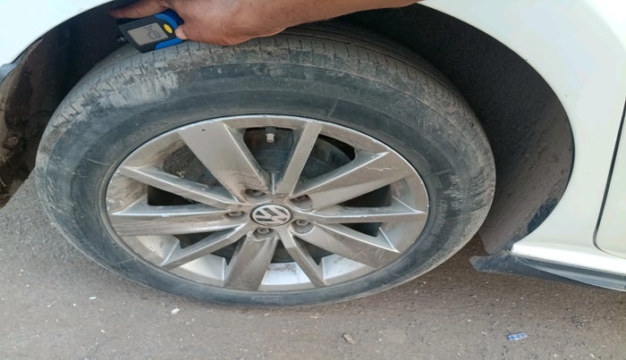 2015 Volkswagen Polo HIGHLINE1.2L, Petrol, Manual, 79,342 km, tyre