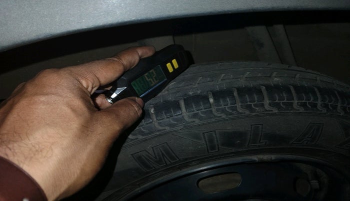 2017 Renault Kwid RXT 0.8, Petrol, Manual, 29,828 km, tyre