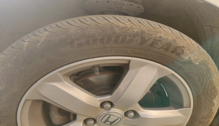 2011 Honda City 1.5L I-VTEC V MT, Petrol, Manual, 1,79,615 km, tyre