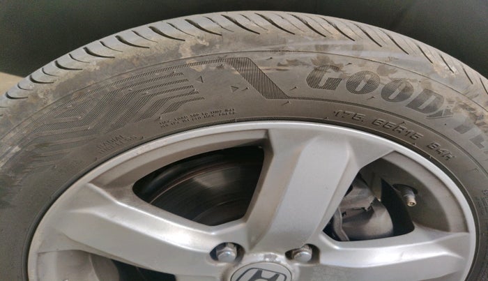 2011 Honda City 1.5L I-VTEC V MT, Petrol, Manual, 1,79,615 km, tyre