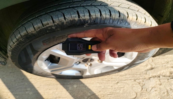 2022 KIA SONET HTK PLUS 1.0 IMT, Petrol, Manual, 4,545 km, tyre