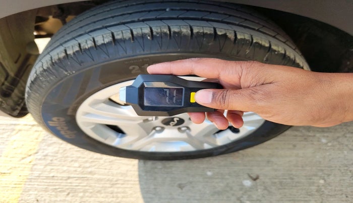 2022 KIA SONET HTK PLUS 1.0 IMT, Petrol, Manual, 4,545 km, tyre