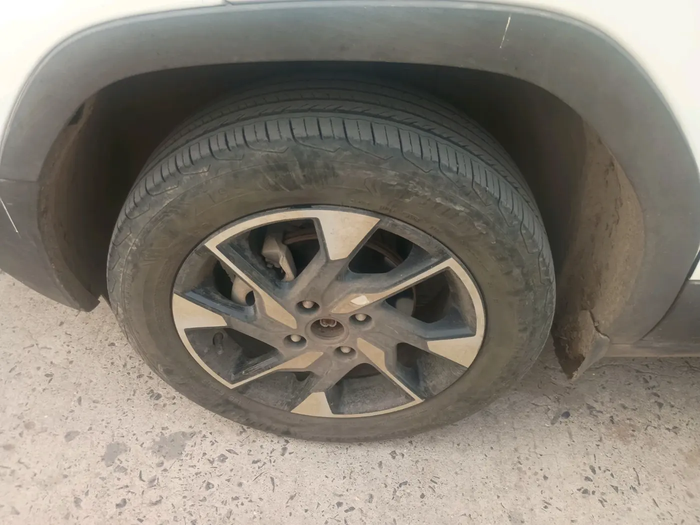 2023 Tata PUNCH ACCOMPLISHED DAZZLE SUNROOF CNG MT, CNG, Manual, 29,000 km, tyre