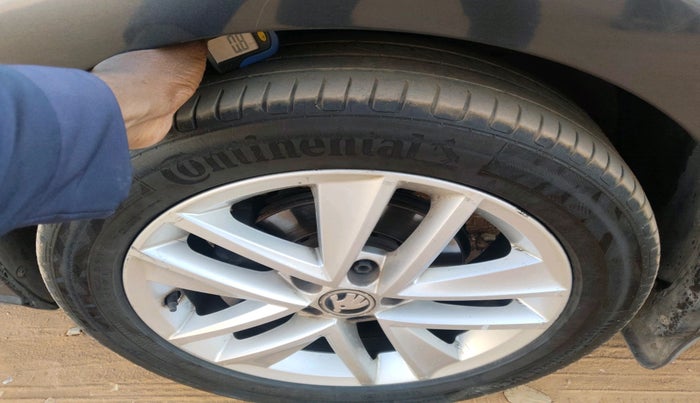 2017 Skoda Rapid STYLE 1.5 TDI AT, Diesel, Automatic, 1,39,339 km, tyre