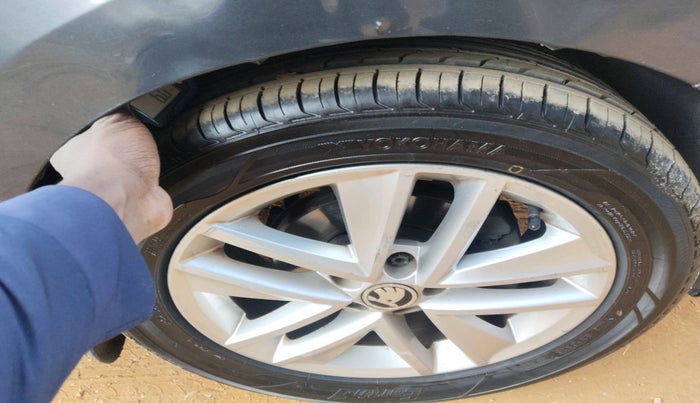 2017 Skoda Rapid STYLE 1.5 TDI AT, Diesel, Automatic, 1,39,339 km, tyre