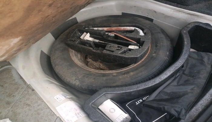 2012 Skoda Rapid AMBITION 1.6 MPI AT, Petrol, Automatic, 1,46,327 km, tyre