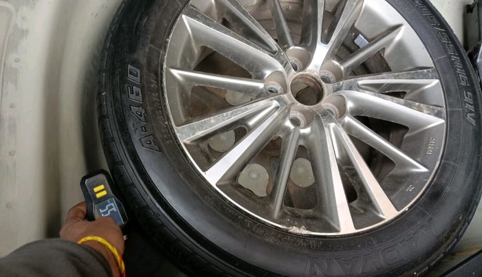 2015 Toyota Corolla Altis VL CVT PETROL, Petrol, Automatic, 1,05,510 km, tyre