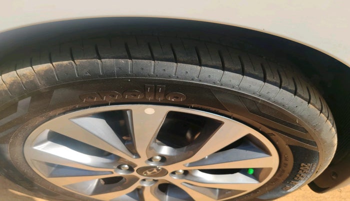 2014 Hyundai Verna FLUIDIC 1.6 CRDI SX, Diesel, Manual, 1,50,729 km, tyre