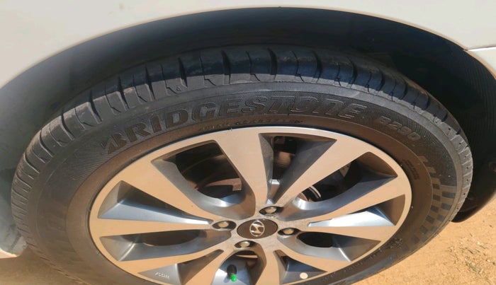 2014 Hyundai Verna FLUIDIC 1.6 CRDI SX, Diesel, Manual, 1,50,729 km, tyre