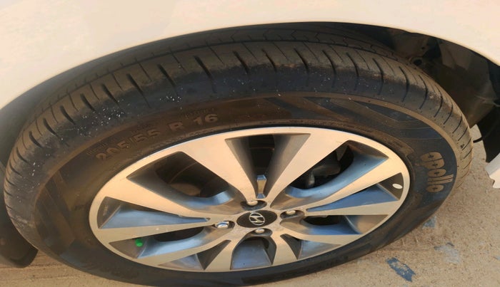 2014 Hyundai Verna FLUIDIC 1.6 CRDI SX, Diesel, Manual, 1,50,729 km, tyre