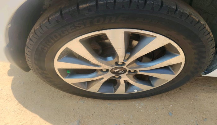 2014 Hyundai Verna FLUIDIC 1.6 CRDI SX, Diesel, Manual, 1,50,729 km, tyre