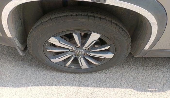 2020 MG HECTOR PLUS SHARP 1.5 PETROL TURBO DCT 6-STR, Petrol, Automatic, 35,882 km, tyre