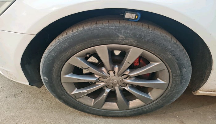 2013 Audi A6 2.0 TDI PREMIUM, Diesel, Automatic, 1,60,327 km, tyre