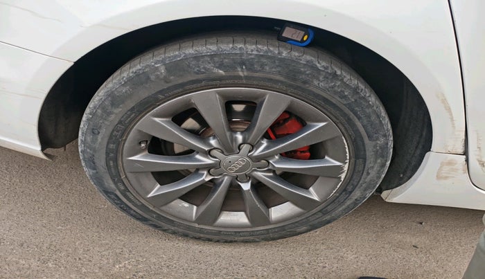 2013 Audi A6 2.0 TDI PREMIUM, Diesel, Automatic, 1,60,327 km, tyre