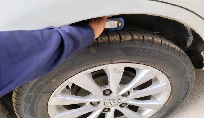 2015 Maruti Ertiga ZDI, Diesel, Manual, 1,96,119 km, tyre