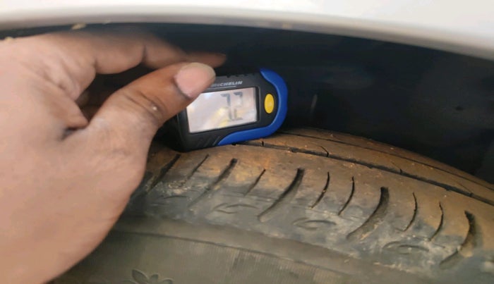 2013 Maruti Ertiga ZXI, Petrol, Manual, 93,174 km, tyre