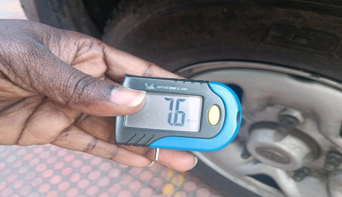 2017 Tata Hexa XMA 4X2 7 STR, Diesel, Automatic, 1,44,112 km, tyre