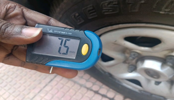 2017 Tata Hexa XMA 4X2 7 STR, Diesel, Automatic, 1,44,112 km, tyre