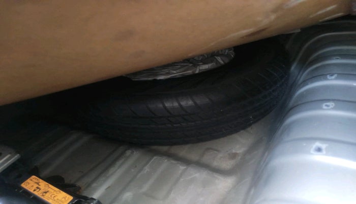 2013 Nissan Sunny XL CVT, Petrol, Automatic, 1,14,052 km, tyre