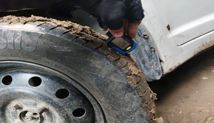 2011 Maruti Swift VXI, Petrol, Manual, 1,96,189 km, tyre