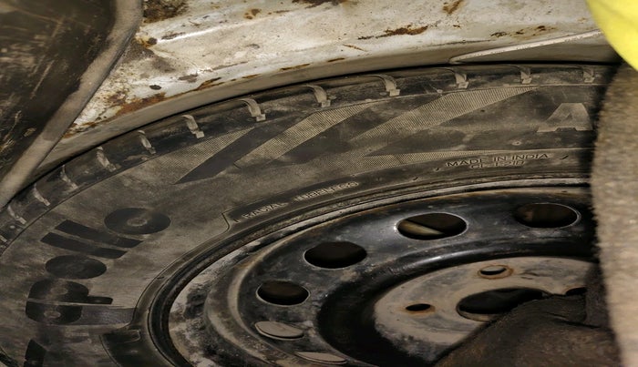 2011 Maruti Swift VXI, Petrol, Manual, 1,96,189 km, tyre