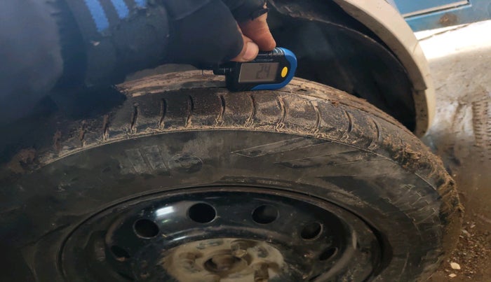 2011 Maruti Swift VXI, Petrol, Manual, 1,96,189 km, tyre