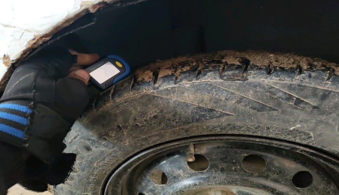 2011 Maruti Swift VXI, Petrol, Manual, 1,96,189 km, tyre