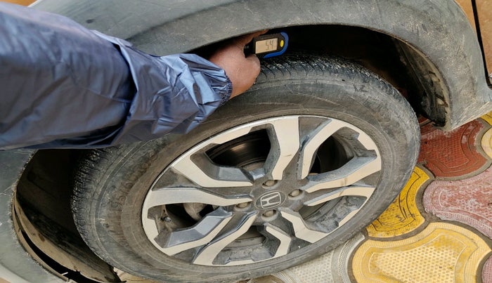 2017 Honda WR-V 1.5L I-DTEC VX MT, Diesel, Manual, 73,881 km, tyre