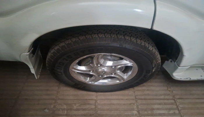 2013 Mahindra Scorpio VLX 2WD BS-III, Diesel, Manual, 1,11,849 km, tyre