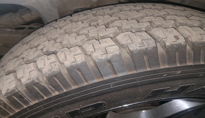 2013 Mahindra Scorpio VLX 2WD BS-III, Diesel, Manual, 1,11,849 km, tyre