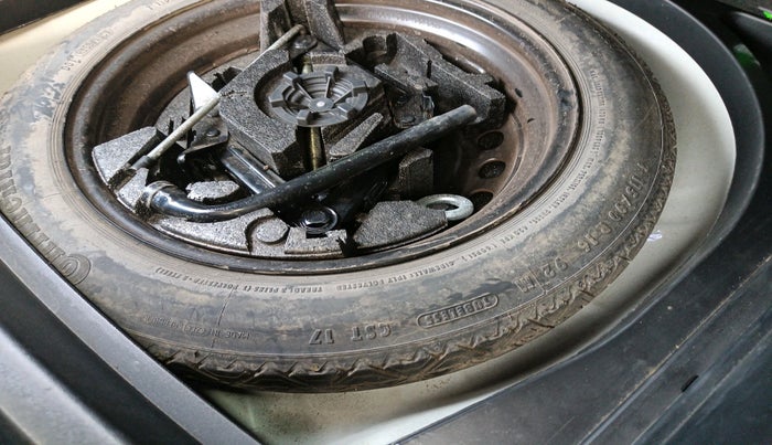 2016 Volvo V 40 D3 R design, Diesel, Automatic, 1,31,982 km, tyre