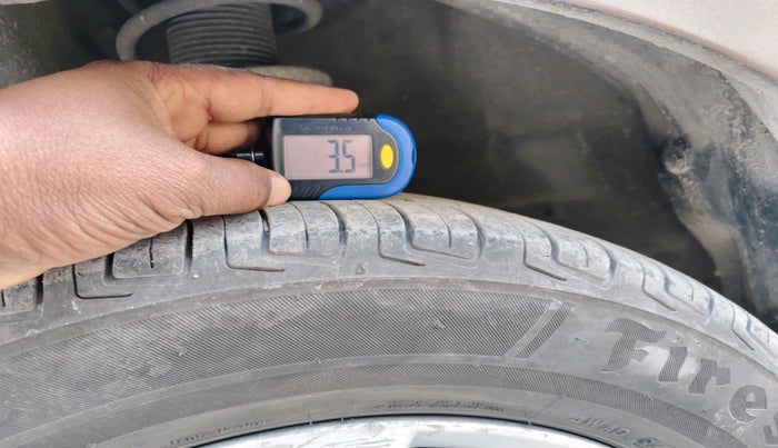 2012 Maruti Ertiga ZDI, Diesel, Manual, 1,58,455 km, tyre