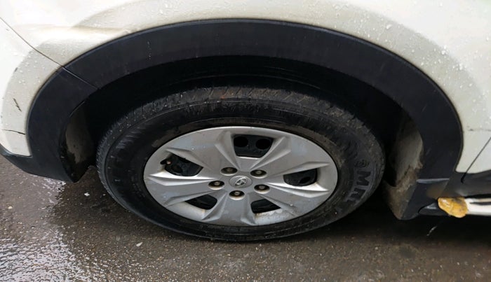 2017 Hyundai Creta E PLUS 1.4 DIESEL, Diesel, Manual, 1,04,422 km, tyre