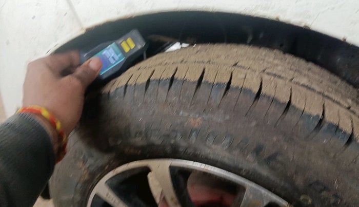 2013 Hyundai Eon MAGNA +, Petrol, Manual, 25,004 km, tyre