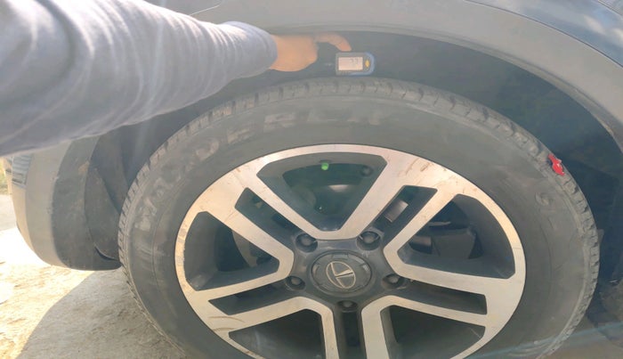 2018 Tata Hexa XTA 4X2 7 STR, Diesel, Automatic, 1,49,730 km, tyre