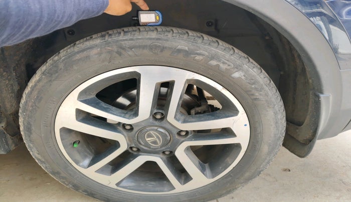 2018 Tata Hexa XTA 4X2 7 STR, Diesel, Automatic, 1,49,730 km, tyre