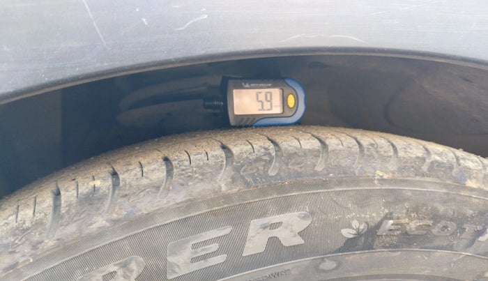 2017 Maruti S Cross ZETA 1.3, Diesel, Manual, 1,15,927 km, tyre