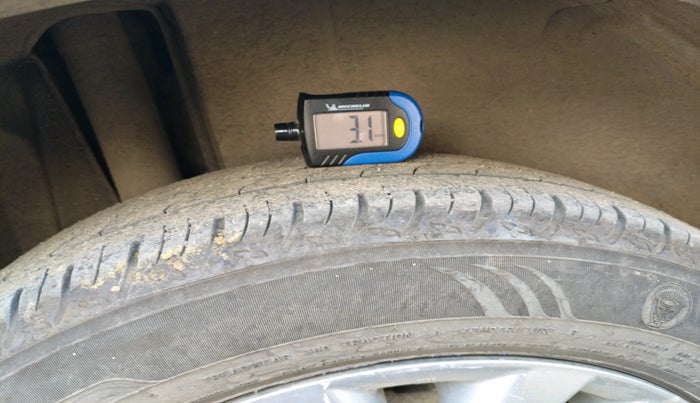 2017 Maruti S Cross ZETA 1.3, Diesel, Manual, 1,15,927 km, tyre