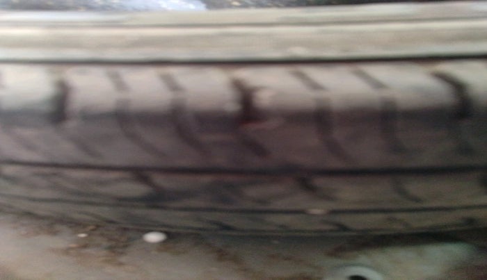 2014 Hyundai i10 SPORTZ 1.1, Petrol, Manual, 1,61,261 km, tyre