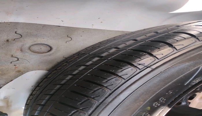 2017 Hyundai Verna 1.6 VTVT SX (O), Petrol, Manual, 86,590 km, tyre