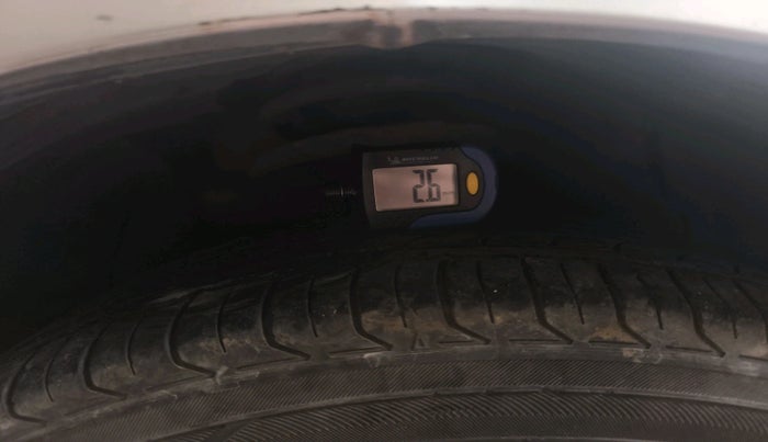 2011 Maruti SX4 ZXI AT LEATHER, Petrol, Automatic, 1,14,081 km, tyre