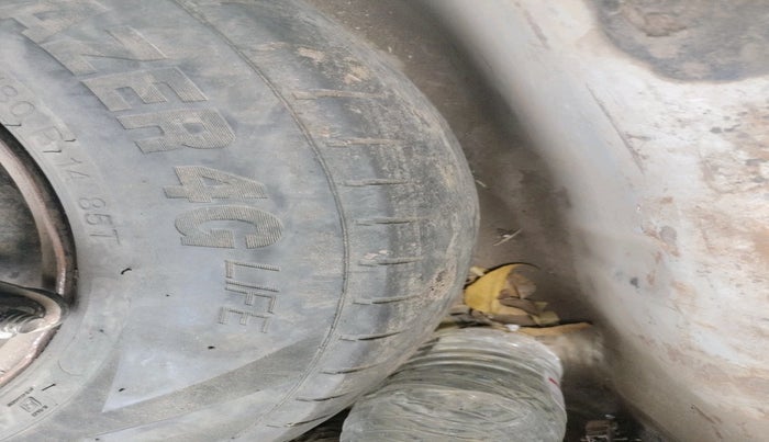 2014 Maruti Swift Dzire VDI, Diesel, Manual, 2,82,403 km, tyre