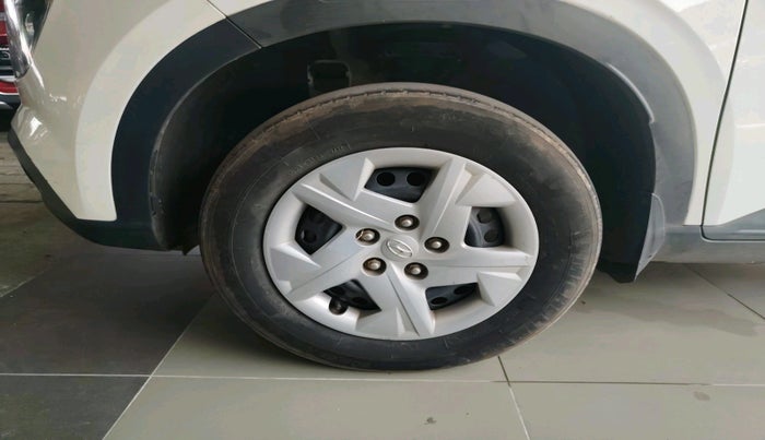 2021 Hyundai VENUE S+ 1.2, Petrol, Manual, 60,348 km, tyre