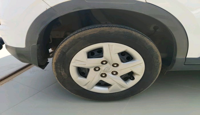 2021 Hyundai VENUE S+ 1.2, Petrol, Manual, 60,348 km, tyre