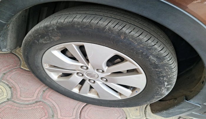 2015 Maruti S Cross ZETA 1.3, Diesel, Manual, 1,16,601 km, tyre