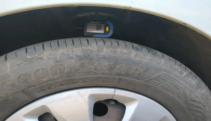 2011 Hyundai i10 MAGNA 1.1, CNG, Manual, 1,46,946 km, tyre