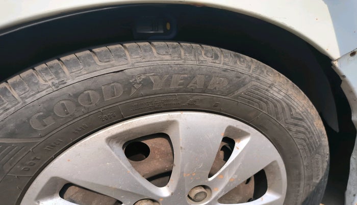 2011 Hyundai i10 MAGNA 1.1, CNG, Manual, 1,46,946 km, tyre